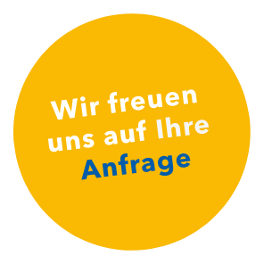 Gelbe runde Grafik mit dem Slogan Wir freuen uns auf Ihre Anfrage in weißer und blauer Schrift.